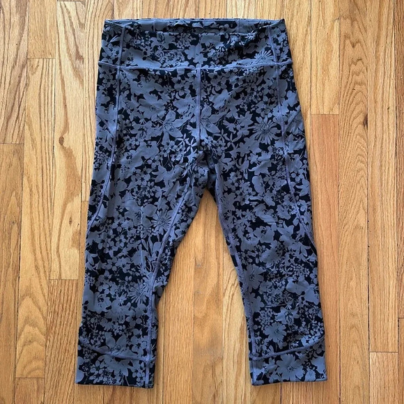 Lululemon sz 10 In Movement Crop *Everlux 19" Efflorescent Nebula Black VGUC - Picture 1 of 5